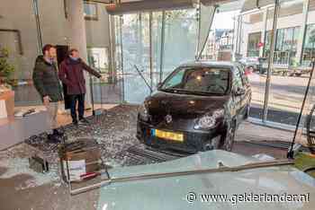 Slot om hek politiebureau tijdens ramkraak op Tielse modezaak: politiewagen liep vertraging op