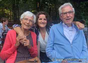 Jitske verliest op één dag haar beide grootouders aan corona: ‘Eerst ging opa, en vijf uur later oma ook’