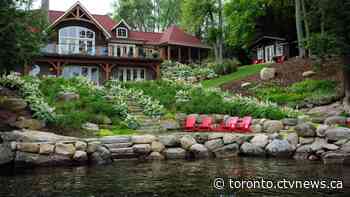 Ontario health officials urge residents not to flock to cottage country amid pandemic