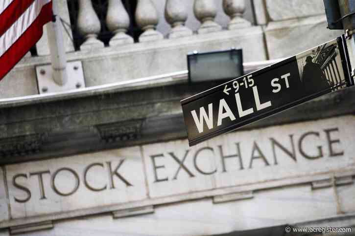 Stocks fall, head to worst quarter on Wall Street since 2008