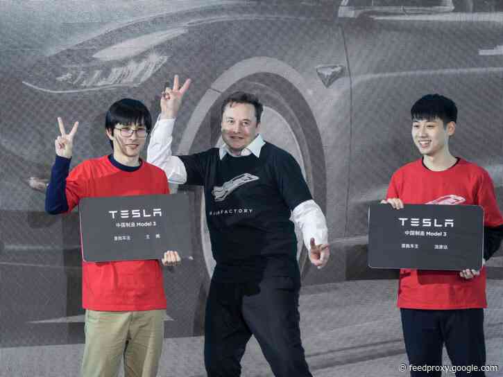 Tesla went from high fives at an all-hands meeting to shutting down its factories — here's how it came to accept the coronavirus (TSLA)