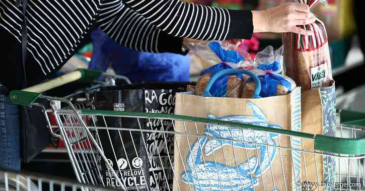 Plastic bags are making a comeback because of COVID-19