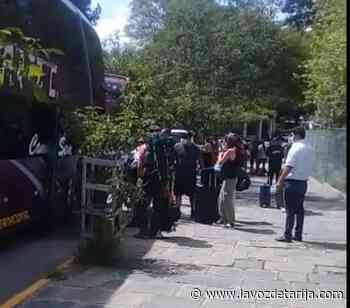 Ciudadanos europeos en Tarija y Tupiza iniciaron su viaje en bus hasta Santa Cruz - La Voz de Tarija
