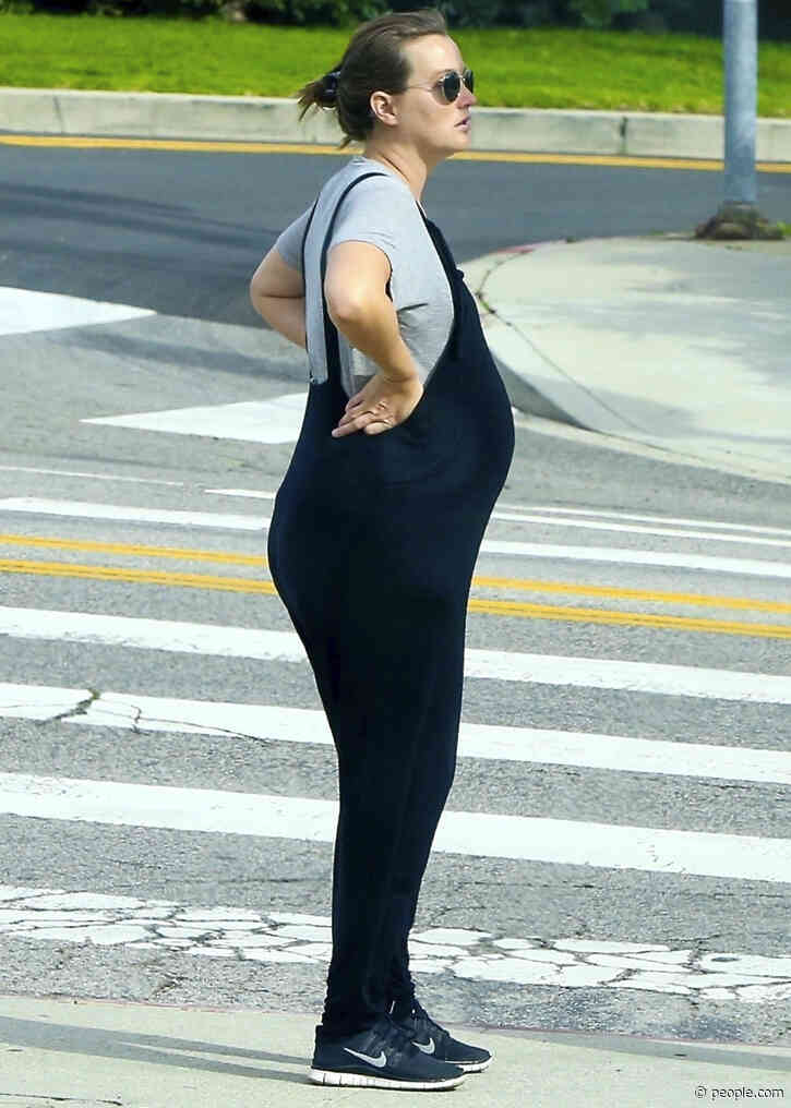 Leighton Meester Is Pregnant! Actress Steps Out and Reveals Baby Bump While in L.A.