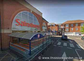 Coronavirus: Sainsbury’s, Aldi and Tesco ‘ban’ couples during lockdown