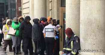 Crowded lineup outside downtown Edmonton CIBC branch despite social distancing rules - Global News