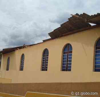 Telhado de igreja desaba no bairro Uvaranas, em Ponta Grossa - G1