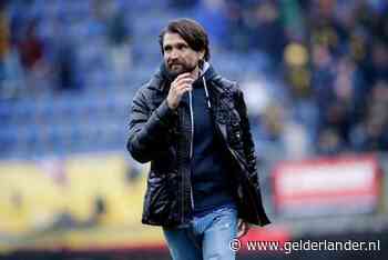 NAC-trainer Hyballa: Normaal gedrag kun je vergeten in de voetbalwereld