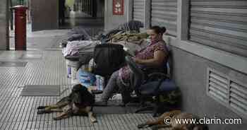 Coronavirus en Argentina: los sin techo de la Ciudad de Buenos Aires hacen la cuarentena en las calles - Clarín.com