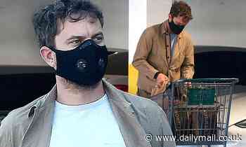 Joshua Jackson dons a face mask while grocery shopping as he and Jodie Turner-Smith await baby