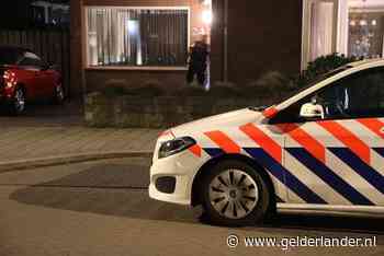 Gewapende mannen dringen woning binnen in Oss, bewoner blijft gewond achter