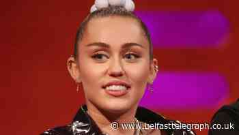 Miley Cyrus and boyfriend Cody Simpson deliver food to health staff