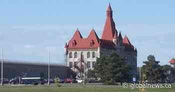 Toronto man facing charges following failed package drop at Collins Bay Penitentiary - Global News