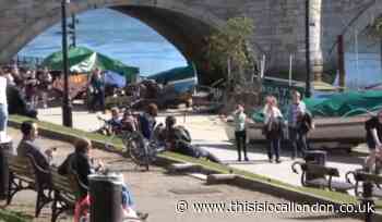 Coronavirus London: People flout social distancing rules in Richmond