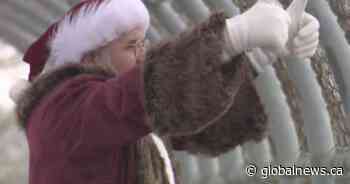 Santa Claus delivers cheer to Alberta community amid COVID-19 pandemic