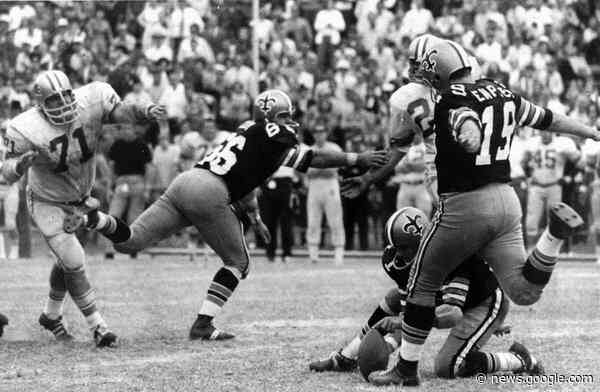 Tom Dempsey, Record-Setting Kicker, Dies at 73 - The New York Times