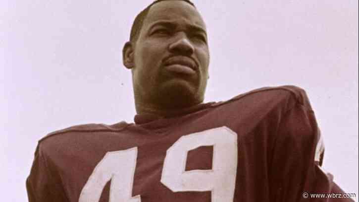 Bobby Mitchell, first African American player for the Washington Redskins, dies at 84