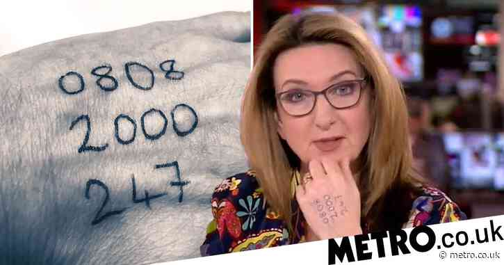 Victoria Derbyshire praised as she presents BBC News with domestic abuse helpline number on her hand