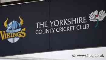 Yorkshire & Worcestershire furlough players because of coronavirus