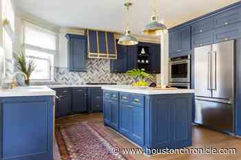Blue palette adds a little magic to bachelor's kitchen in Houston’s Energy corridor - Houston Chronicle