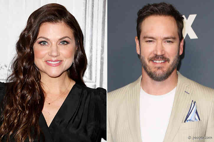 Tiffani Thiessen Leaves Eggs from Her Chicken Coop for Former Costar Mark-Paul Gosselaar
