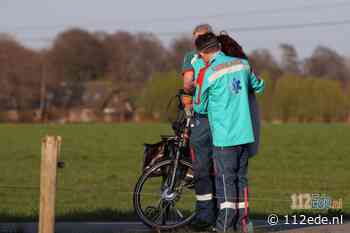 Vrouw hard ten val met fiets in Lunteren