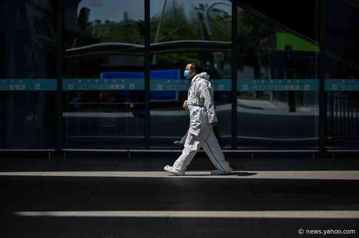 Thousands flock to leave Wuhan as outbound travel ban ends