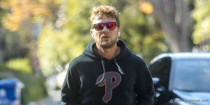 Ryan Phillippe Goes for a Jog Amid Quarantine in Santa Monica