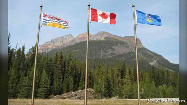 East Kootenay politicians look to halt non-essential travel between Alberta and B.C.