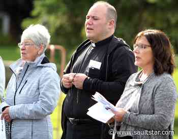 Online masses connect priest with parishioners