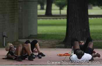 Group fitness meetups continue in Houston parks in spite of coronavirus pandemic - Houston Chronicle
