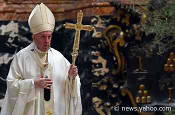 On Holy Thursday, pope hails front-line 'saints' helping virus victims