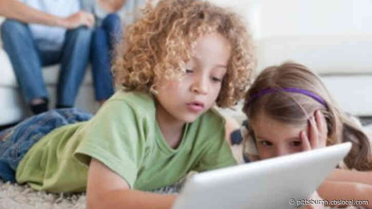 Parents Battle ‘Huge Pressure’ Of Enforcing Education, Screen Time Limits For Kids During Coronavirus Quarantine