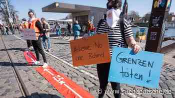 Aktivisten bilden Menschenkette: Polizei schreitet ein - Süddeutsche Zeitung