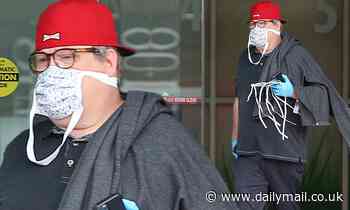 Eric Stonestreet takes no chances as he wears his face masks and gloves