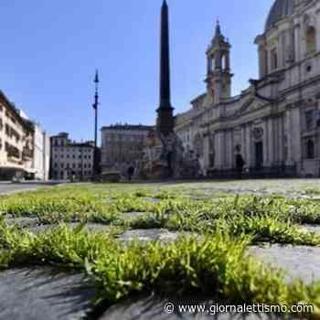 Coronavirus, Roma è deserta: a Piazza Navona cresce l'erba tra i sampietrini - Giornalettismo