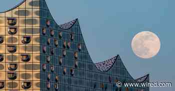 Space Photos of the Week: The Super Pink Moon