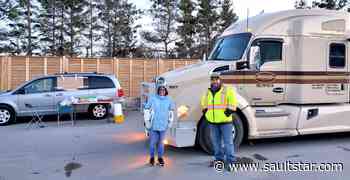Sault volunteers feed truckers