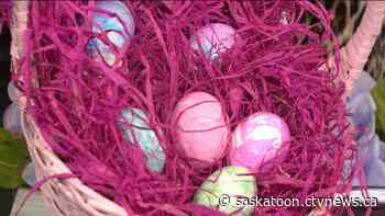 Saskatoon house welcommes passers by to enjoy Easter display