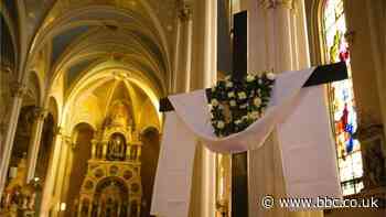 Coronavirus: Empty pews as Easter Sunday services go online
