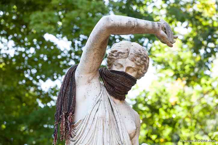 Las estatuas y monumentos de la Ciudad de Buenos Aires amanecieron con “tapabocas” caseros - infobae