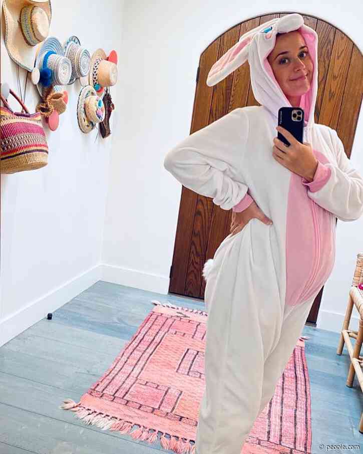 Kate Perry Shows Off Baby Bump While Celebrating Easter in Adorable Bunny Onesie
