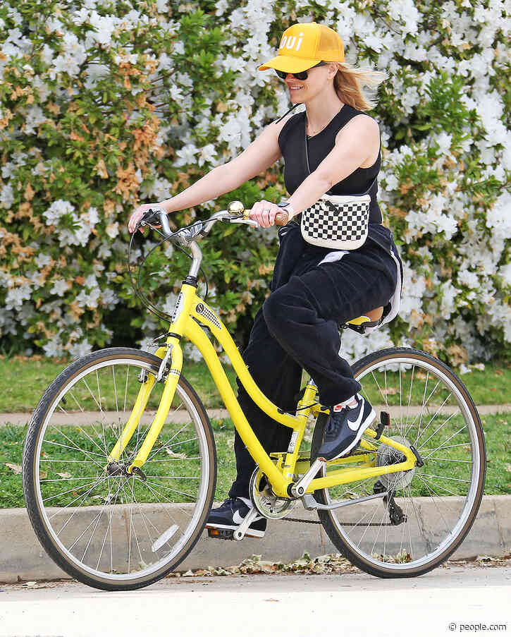 Reese Witherspoon Found a New Pair of Workout Sneakers (and They’re on Sale)