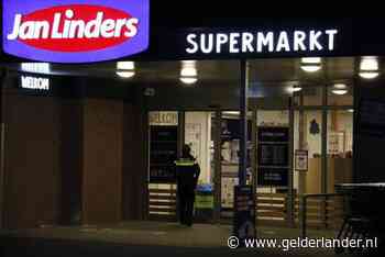Zwart geschminkte man overvalt supermarkt Jan Linders in Boxmeer