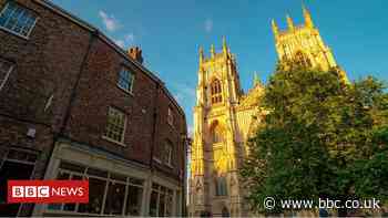 Coronavirus: Churches live-stream to reach worshipers