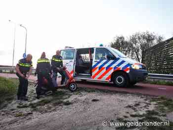 Brommerrijder na achtervolging door politiemotor en patrouillewagens aangehouden in Nijmegen