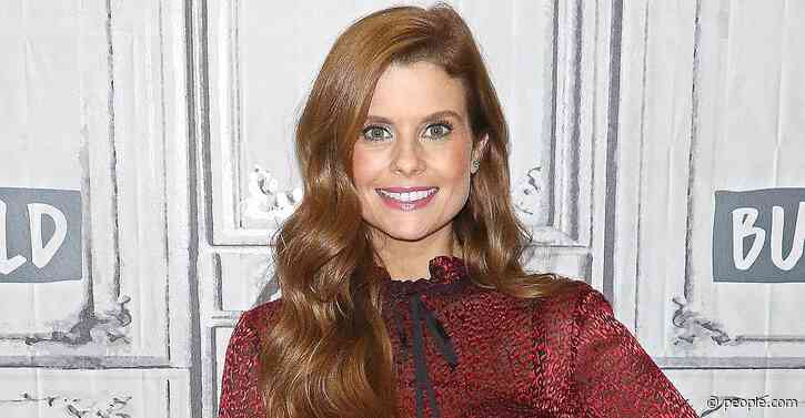 Watch JoAnna Garcia Swisher and Her Daughters Make 'Smile Signs' for Community amid Coronavirus