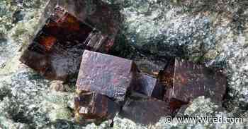 Fast Nanoscale ‘Movies’ Shed Light on a Solar Cell Mystery