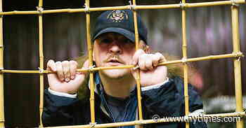 A Dissident Company Celebrates 15 Years Underground