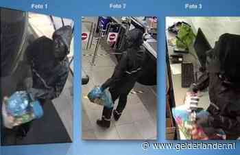 Gemaskerde man in regenpak die Jan Linders overviel nog voortvluchtig, politie geeft beelden vrij
